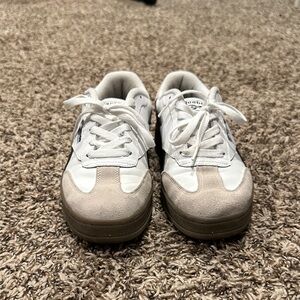 Reebok White and Beige Sneakers